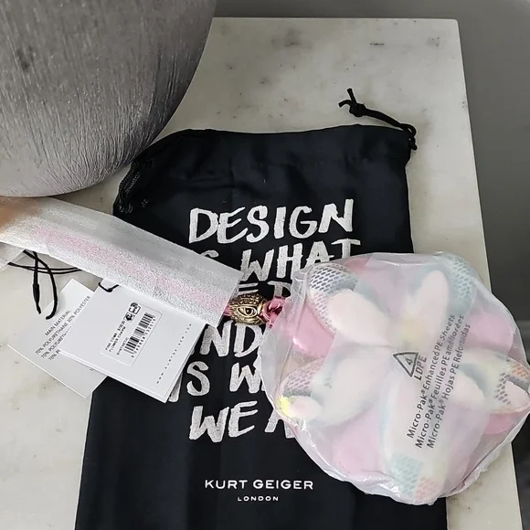 Kurt Geiger Flower Charm - Picture 3 of 8